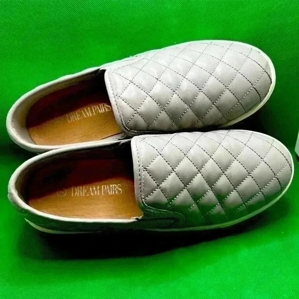 Dream‎ Pairs Women's Sz 7 Gray Quilted Loafers